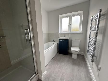 4 bedroom Detached house for sale in Manor Grove, Branston, DE14