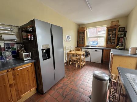 3 bedroom Semi-detached house for sale in Hill Street, Stapenhill, DE15