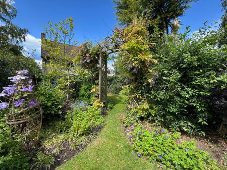 3 bedroom Semi-detached house for sale in Hill Street, Stapenhill, DE15