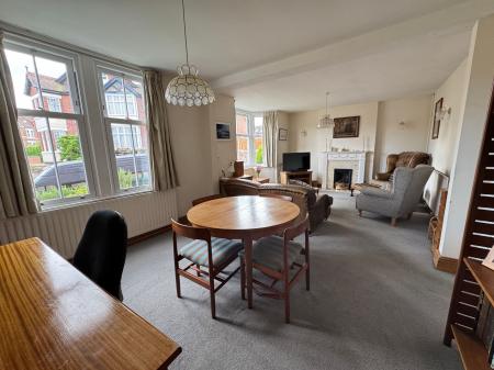 3 bedroom Semi-detached house for sale in Hill Street, Stapenhill, DE15