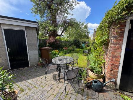 3 bedroom Semi-detached house for sale in Hill Street, Stapenhill, DE15