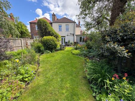 3 bedroom Semi-detached house for sale in Hill Street, Stapenhill, DE15