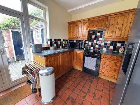 3 bedroom Semi-detached house for sale in Hill Street, Stapenhill, DE15