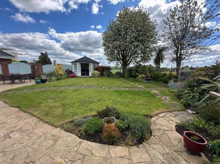 4 bedroom Detached house for sale in Bitham Lane, Stretton, DE13