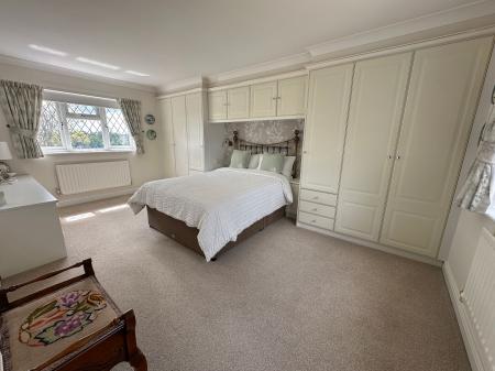 4 bedroom Detached house for sale in Bitham Lane, Stretton, DE13