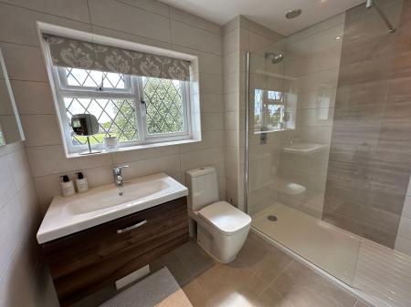 4 bedroom Detached house for sale in Bitham Lane, Stretton, DE13