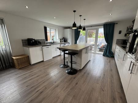 3 bedroom Semi-detached bungalow for sale in Exeter Close, Midway, DE11