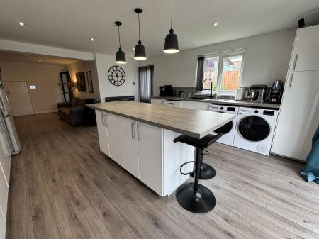 3 bedroom Semi-detached bungalow for sale in Exeter Close, Midway, DE11