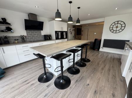 3 bedroom Semi-detached bungalow for sale in Exeter Close, Midway, DE11