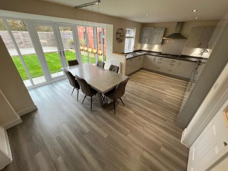 4 bedroom Detached house for sale in Galloway Road, Drakelow, DE15