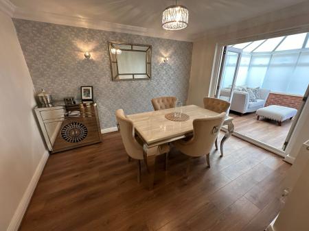5 bedroom Detached house for sale in Forest Edge Way, Burton-On-Trent, DE13