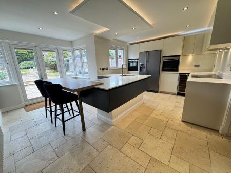 5 bedroom Detached house for sale in Forest Edge Way, Burton-On-Trent, DE13