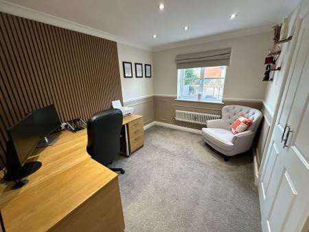 5 bedroom Detached house for sale in Forest Edge Way, Burton-On-Trent, DE13