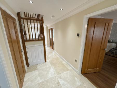 5 bedroom Detached house for sale in Forest Edge Way, Burton-On-Trent, DE13