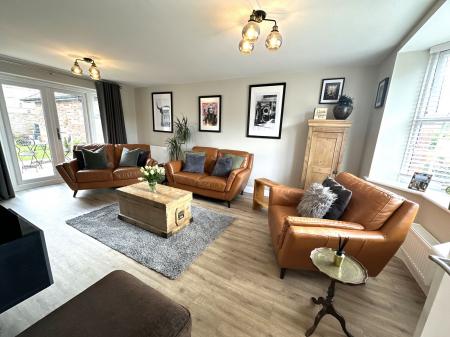 4 bedroom Detached house for sale in Hargate Lane, Newton Solney, DE15