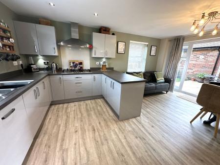 4 bedroom Detached house for sale in Hargate Lane, Newton Solney, DE15
