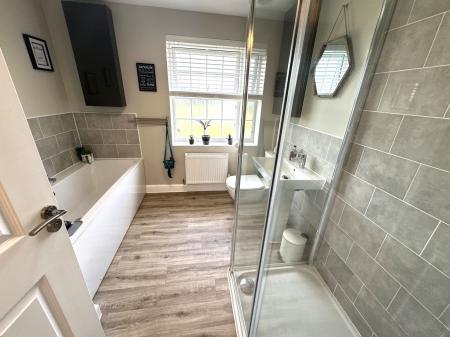 4 bedroom Detached house for sale in Hargate Lane, Newton Solney, DE15