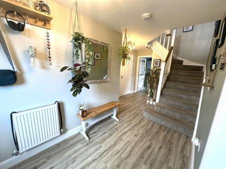 4 bedroom Detached house for sale in Hargate Lane, Newton Solney, DE15