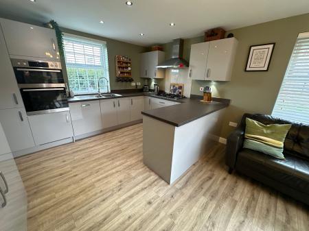 4 bedroom Detached house for sale in Hargate Lane, Newton Solney, DE15