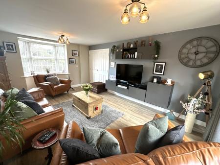 4 bedroom Detached house for sale in Hargate Lane, Newton Solney, DE15