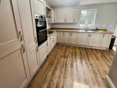 3 bedroom Detached house for sale in Knowles Hill, Rolleston-On-Dove, DE13