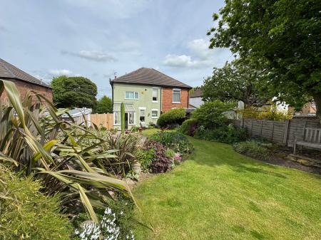 3 bedroom Semi-detached house for sale in Burton Road, Woodville, DE11