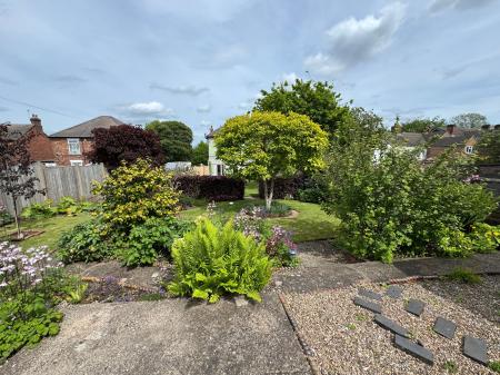 3 bedroom Semi-detached house for sale in Burton Road, Woodville, DE11