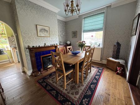 3 bedroom Semi-detached house for sale in Burton Road, Woodville, DE11