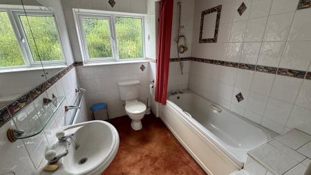 4 bedroom Detached house for sale in Dove Grove, Egginton, DE65