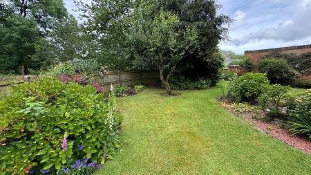 4 bedroom Detached house for sale in Dove Grove, Egginton, DE65