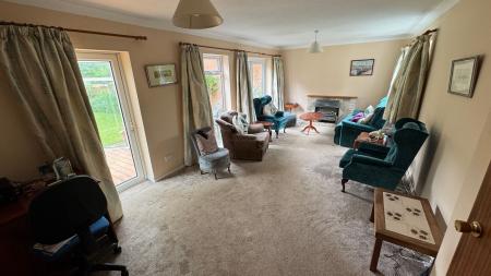 4 bedroom Detached house for sale in Dove Grove, Egginton, DE65