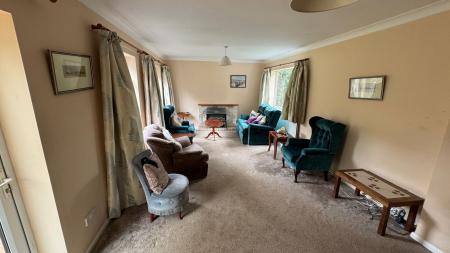 4 bedroom Detached house for sale in Dove Grove, Egginton, DE65