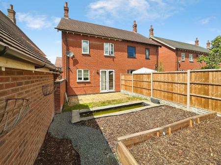 3 bedroom Semi-detached house for sale in Henley Grove, Church Gresley, DE11