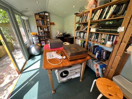 2 bedroom Detached bungalow for sale in Highlands Drive, Burton-On-Trent, DE15
