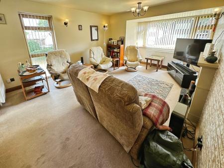 2 bedroom Detached bungalow for sale in Highlands Drive, Burton-On-Trent, DE15