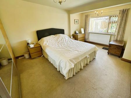 2 bedroom Detached bungalow for sale in Highlands Drive, Burton-On-Trent, DE15