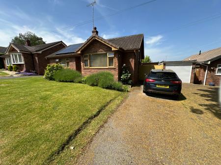 2 bedroom Detached bungalow for sale in Highlands Drive, Burton-On-Trent, DE15