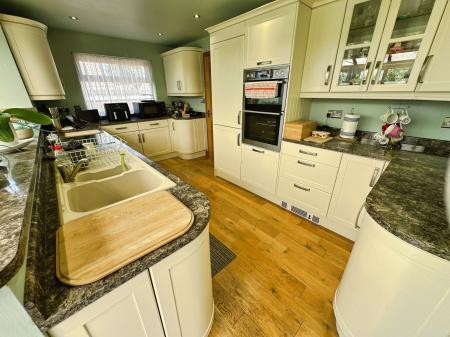 2 bedroom Detached bungalow for sale in Highlands Drive, Burton-On-Trent, DE15