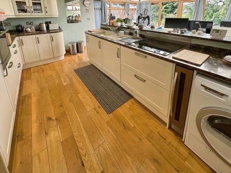 2 bedroom Detached bungalow for sale in Highlands Drive, Burton-On-Trent, DE15