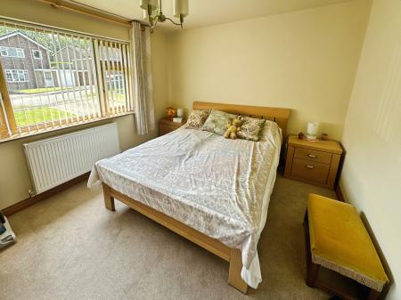 2 bedroom Detached bungalow for sale in Highlands Drive, Burton-On-Trent, DE15