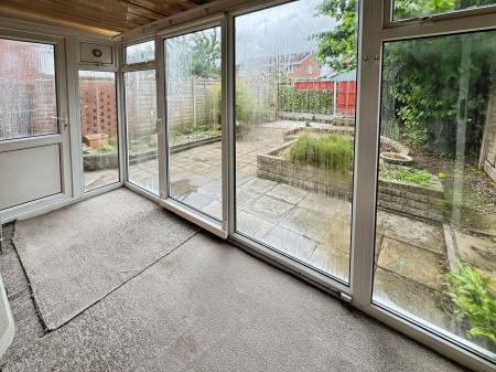 2 bedroom Flat for sale in Harlech Way, Stretton, DE13