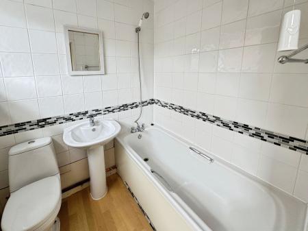 2 bedroom Flat for sale in Harlech Way, Stretton, DE13