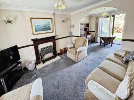 3 bedroom Detached house for sale in Ivy Grove, Burton-On-Trent, DE13
