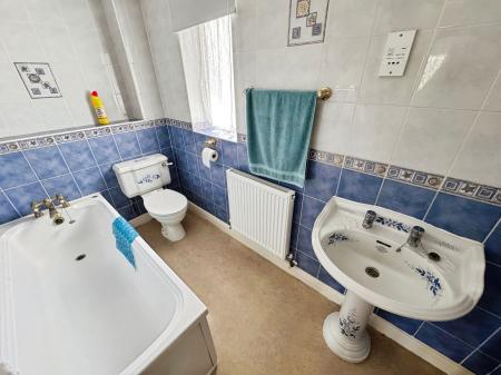 3 bedroom Detached house for sale in Ivy Grove, Burton-On-Trent, DE13
