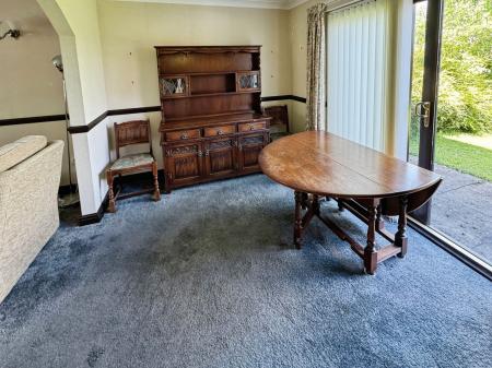 3 bedroom Detached house for sale in Ivy Grove, Burton-On-Trent, DE13