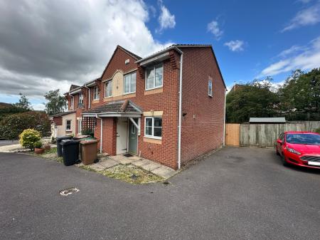 2 bedroom Terraced House for sale in Ensor Close, Swadlincote, DE11