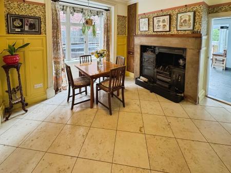 5 bedroom Detached house for sale in Alexandra Road, Burton-On-Trent, DE15