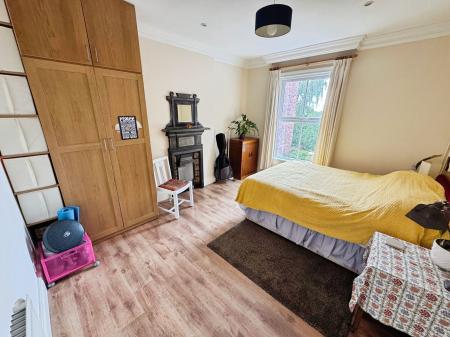 5 bedroom Detached house for sale in Alexandra Road, Burton-On-Trent, DE15