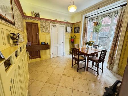 5 bedroom Detached house for sale in Alexandra Road, Burton-On-Trent, DE15