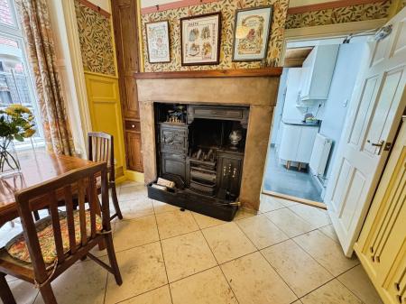 5 bedroom Detached house for sale in Alexandra Road, Burton-On-Trent, DE15